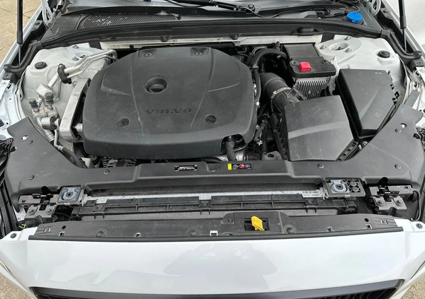 Volvo V60 cena 111900 przebieg: 113315, rok produkcji 2019 z Buk małe 154